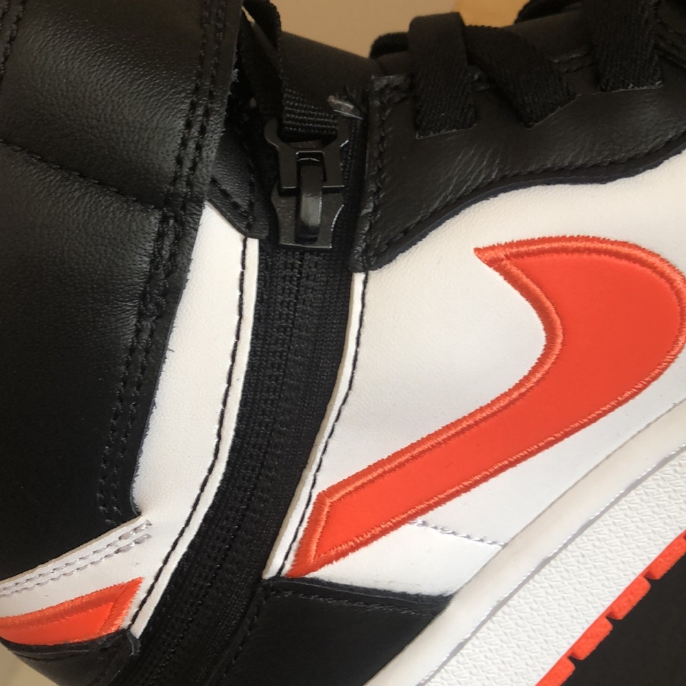 🖤🧡NIKE AIR JORDAN 1 HI FLYEASE SNEAKERS🧡🖤 - Picture 9 of 12